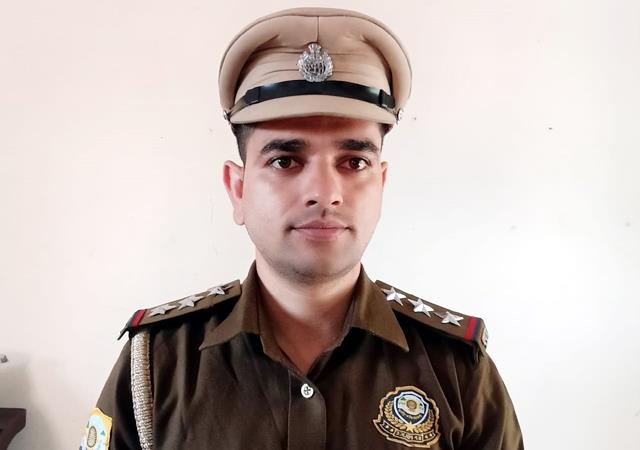 Inspector Sanjeev Kumar from Himachal Pradesh who cleared UPSC Civil Services Exam with AIR 844 on his fifth attempt