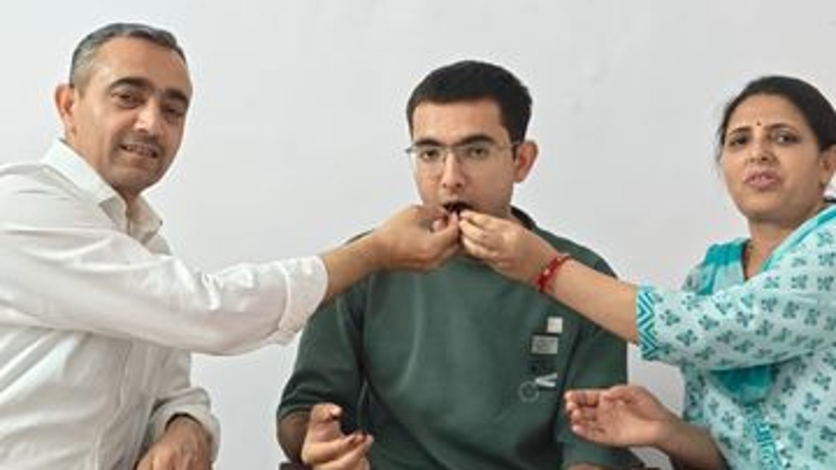 Vikas Panwar from Himachal Pradesh who secured AIR 159 in UPSC Civil Services Examination 2025 and previously won Rs 50 lakh on KBC